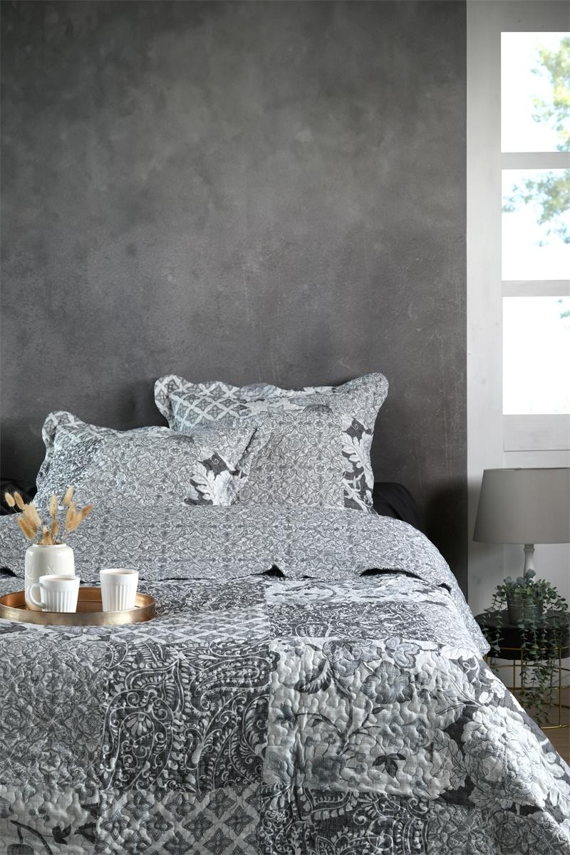 Boutis Couvre lit  260x240cm, 2 taies 65x65cm, 100% Microfibre Octavia
