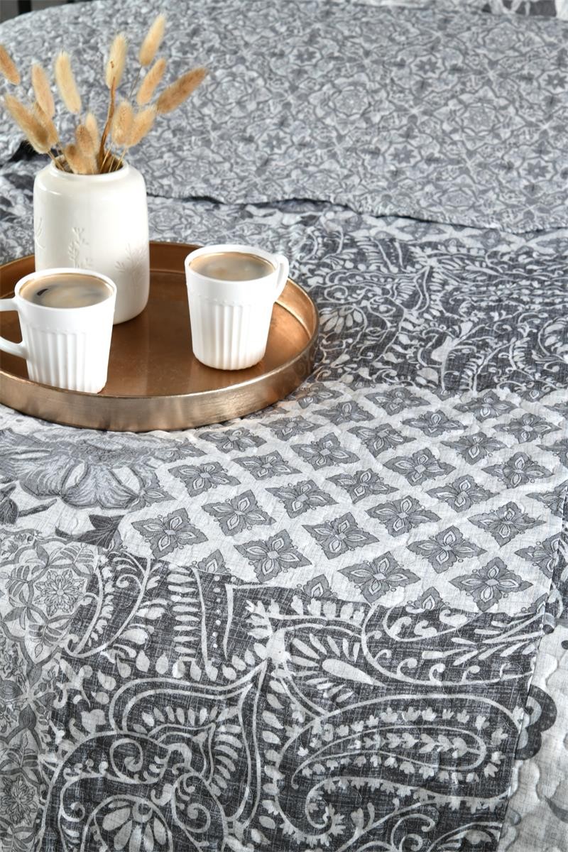Boutis Couvre lit 260x240cm, 2 taies 65x65cm, 100% Microfibre Octavia Boutis Couvre lit 260x240cm, 2 taies 65x65cm, 100% Microfibre Octavia