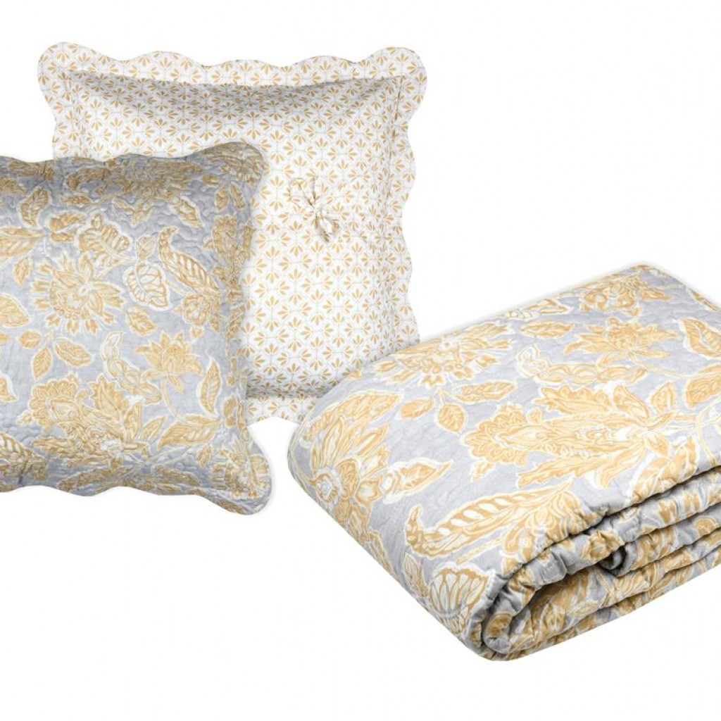 Boutis Couvre lit  260x240cm, 2 taies 65x65cm, 100% Microfibre Nerya